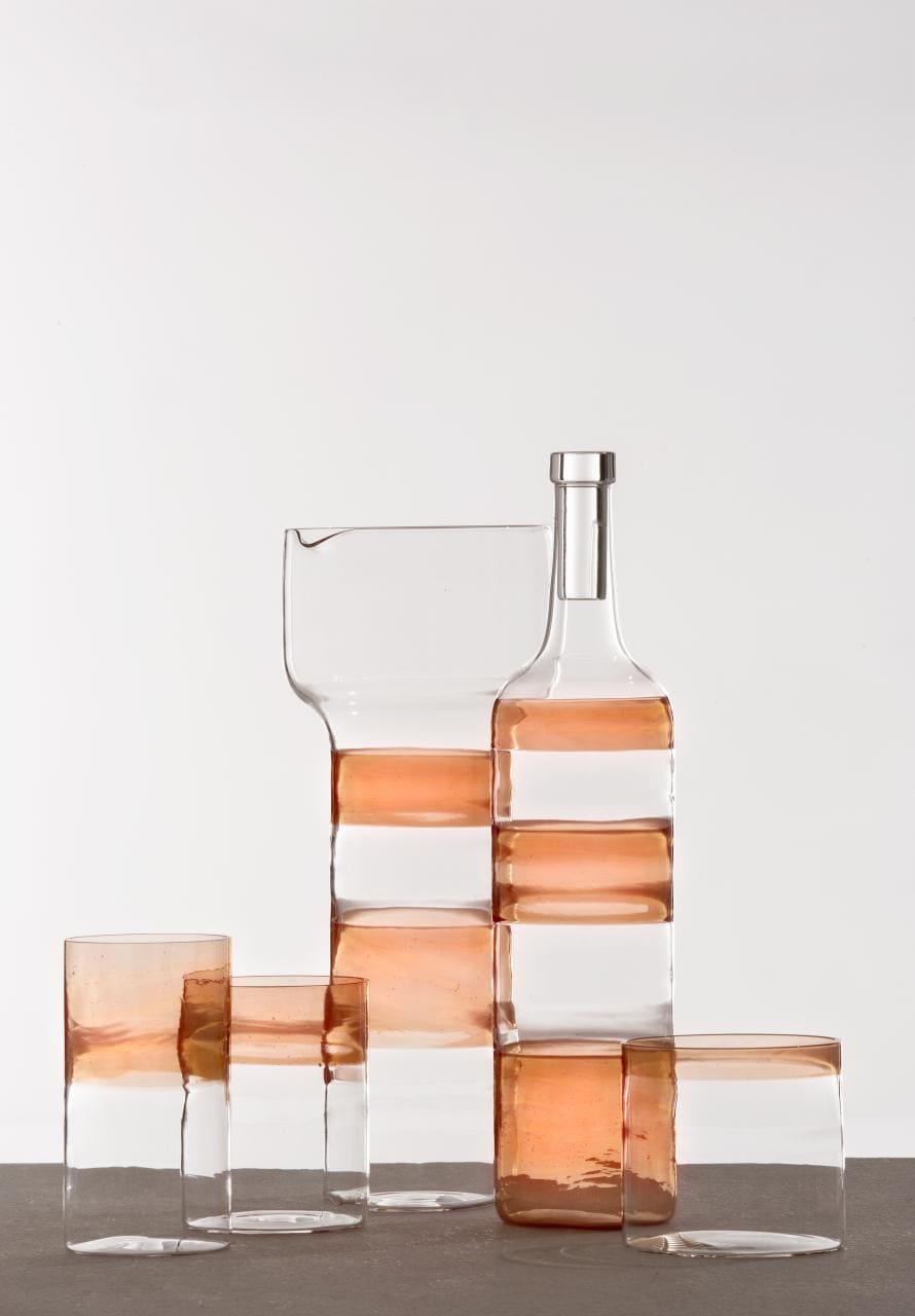 アトリエ・オイとガラス作家の梶原雅之の協働により誕生したテーブルウェアは2019年4月のミラノ・デザイン・ウィークで発表されたもの。