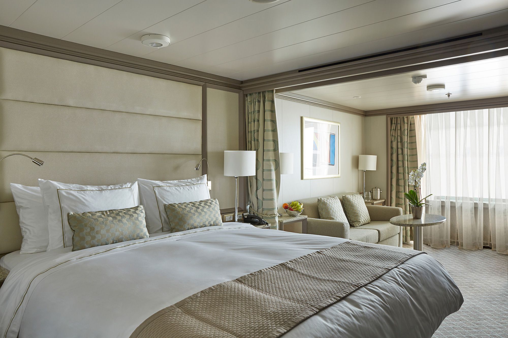 All guestrooms are designed to the specification of a suite © Silver Sea Cruise, Japan Office
