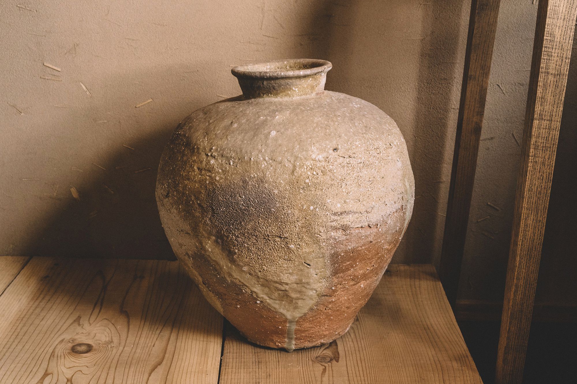 信楽　谷穹／信楽大壺　自身の製作において、中世の古信楽に表れる幽玄の美意識を体現させたいと考えている。