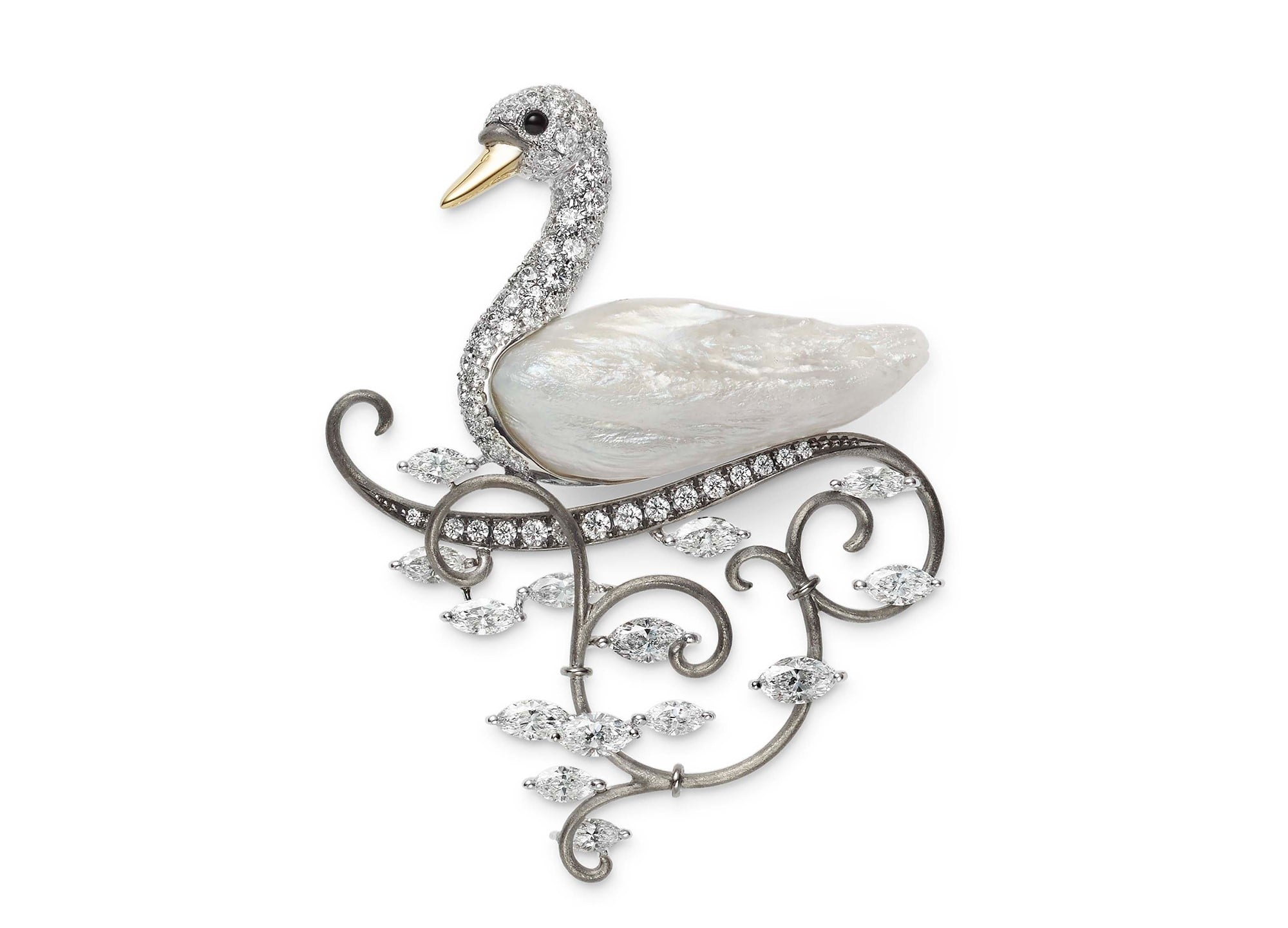A swan brooch using natural freshwater pearls called “Feather Pearls”. The diamond represents the sunlight reflection from the lake water surface.