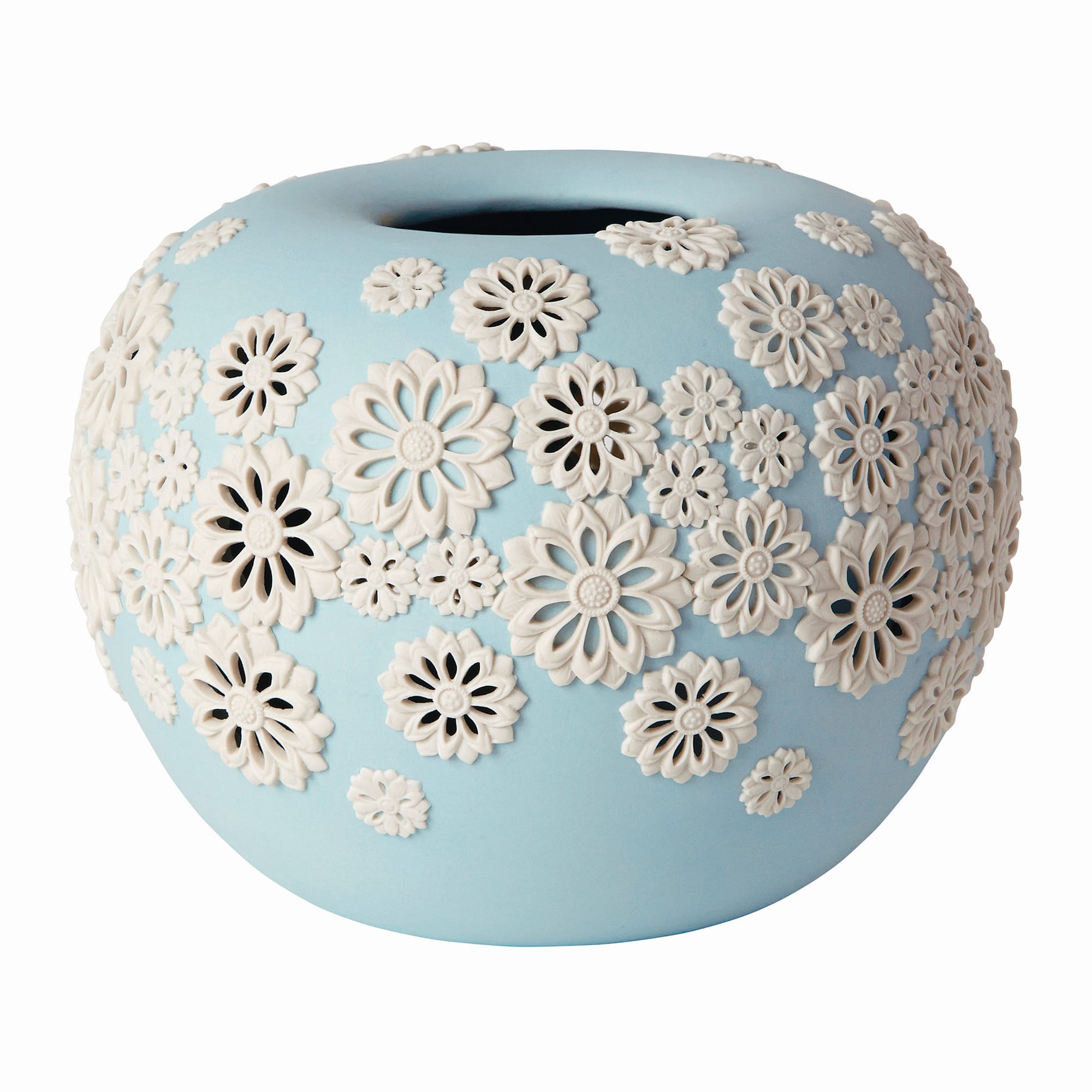 「Touka (透花) Vase」は、ぼんぼりのような丸いベースに透かし彫りの菊が舞う。
