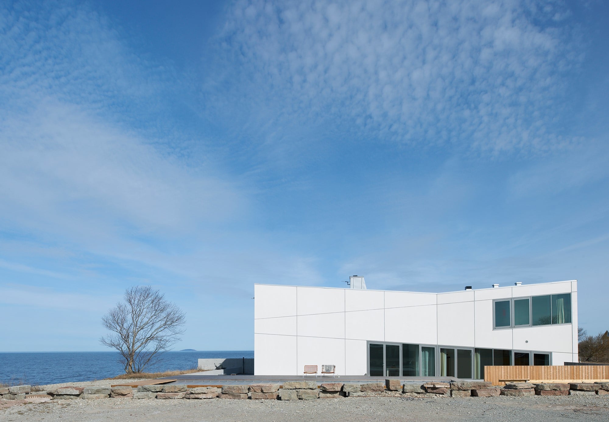 CKRの代表的作品の一つ、「ヴィラ・ヴィードルンド」。スウェーデンのアート・コレクター、ヤン・ヴィードルンドの個人宅で海辺に建つ。