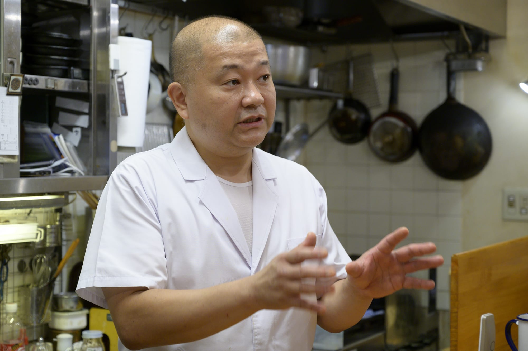 Owner-Chef Junji Kawahara trained his Japanese culinary skills at the Yanaka Uozen.