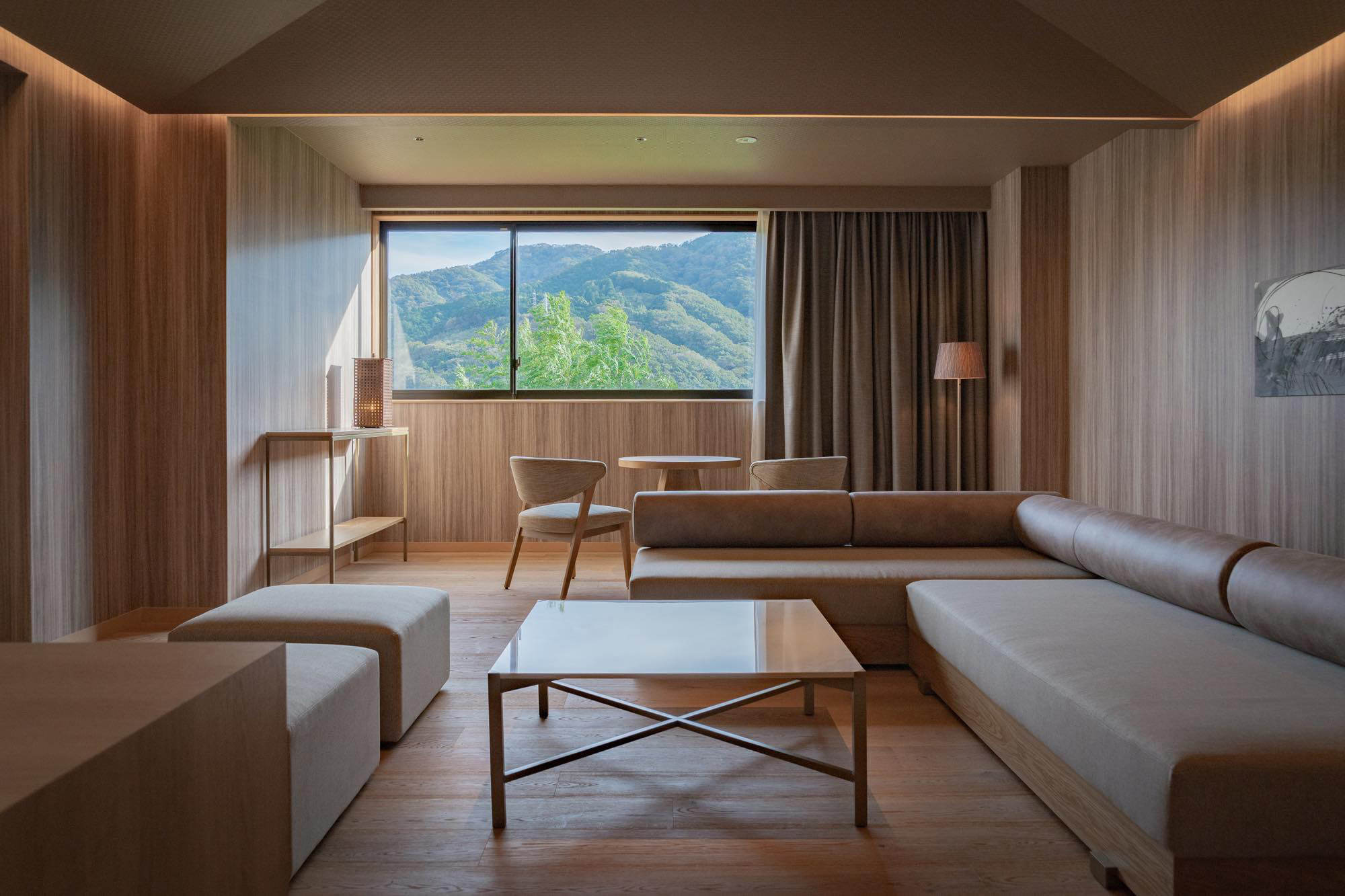 Miwa Yugawara features 17 guest rooms in total, including one suite room.