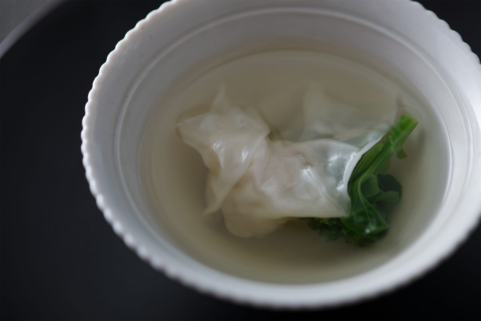 「茶禅華」のシグネチャー料理のひとつ「雉のスープ」。まるで日本料理の椀もののようにクリアなスープの奥に、深い味わいと哲学が隠れている。