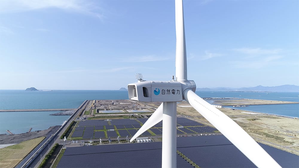 2020年５月に完工した「北九州響灘風力発電所・太陽光発電所」（福岡県）