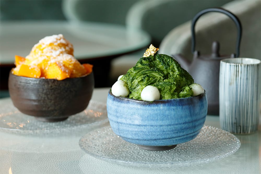 パレスホテル東京の「ザ パレス ラウンジ」では、「抹茶＆あずきのシェーブアイスと白玉」など2種類のかき氷で涼を堪能できる。