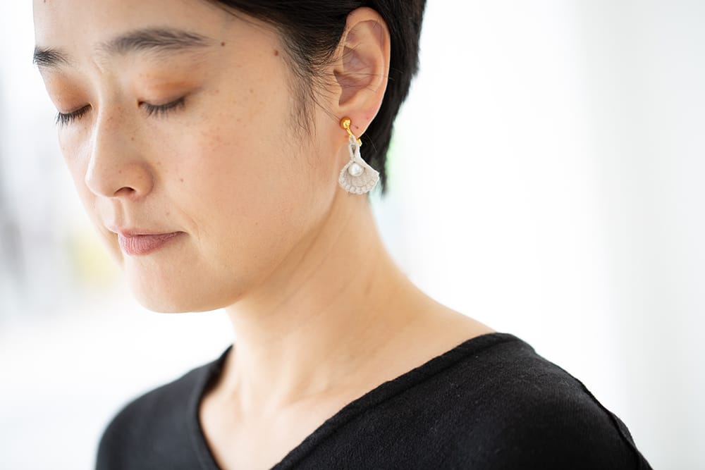 ヤシマ真珠と「000」のデザイナーが出会い、刺繍と真珠のコラボレーションが誕生。