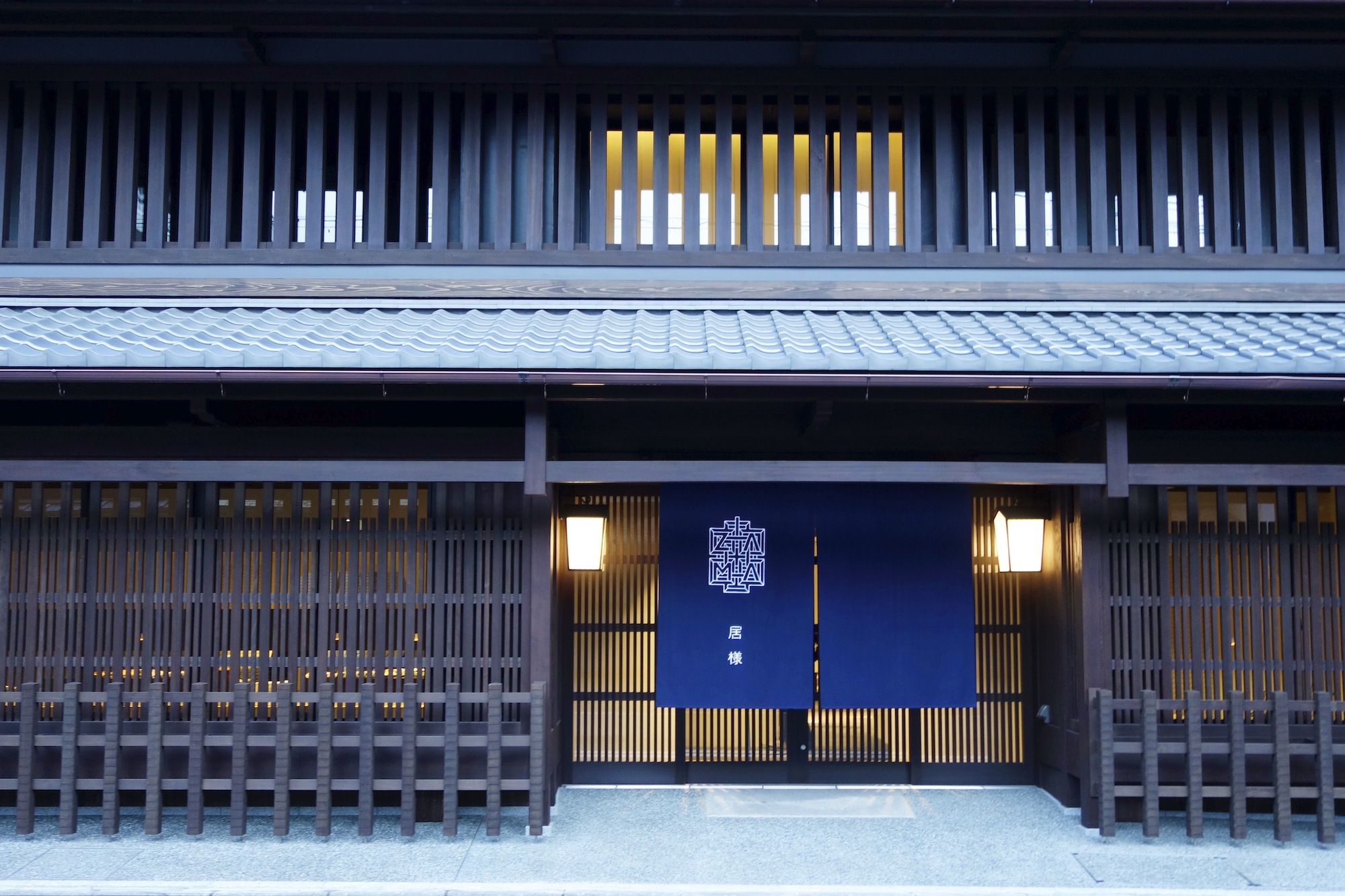 京都「居様 / IZAMA」の外観写真