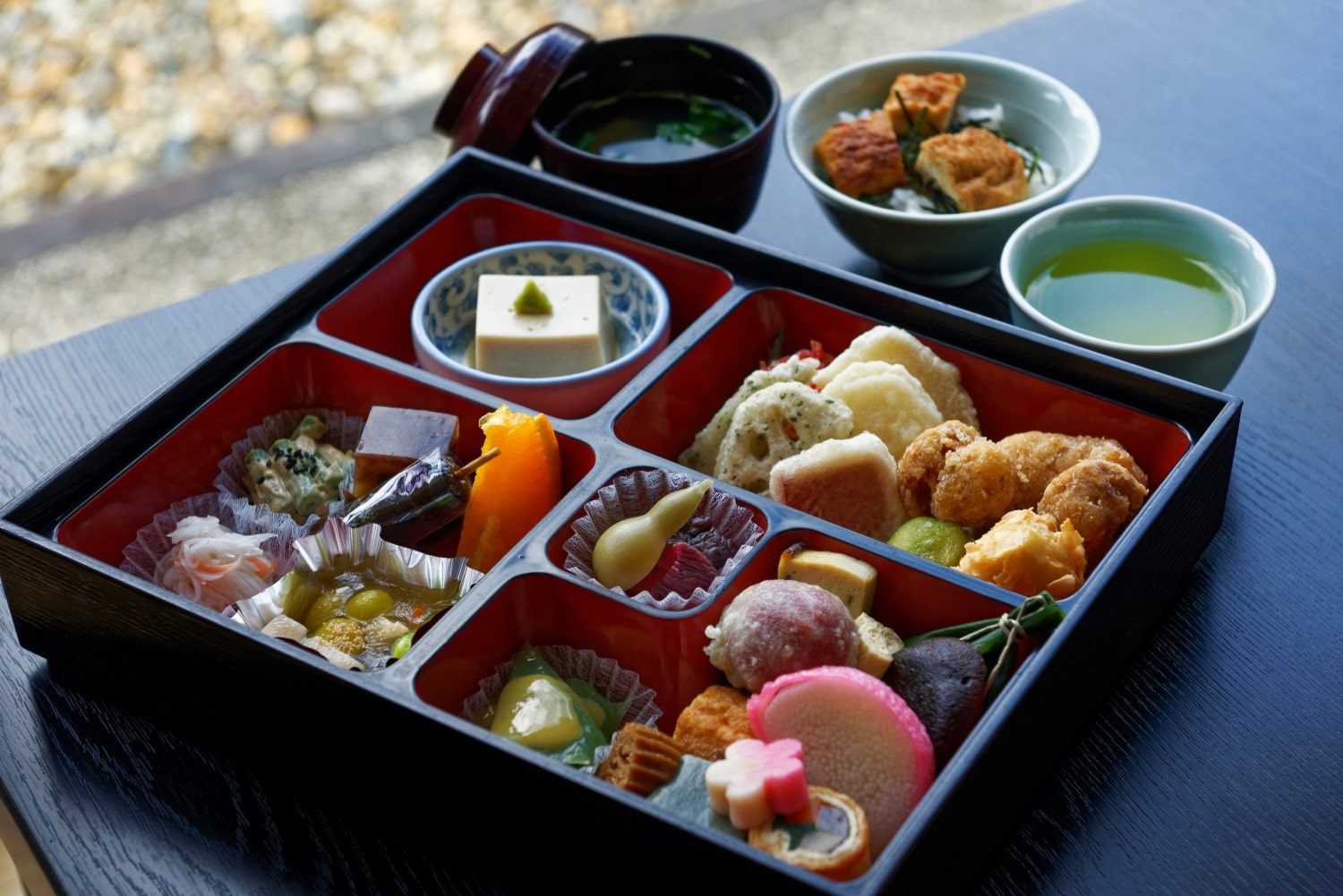the O-bento style (lunch box style)