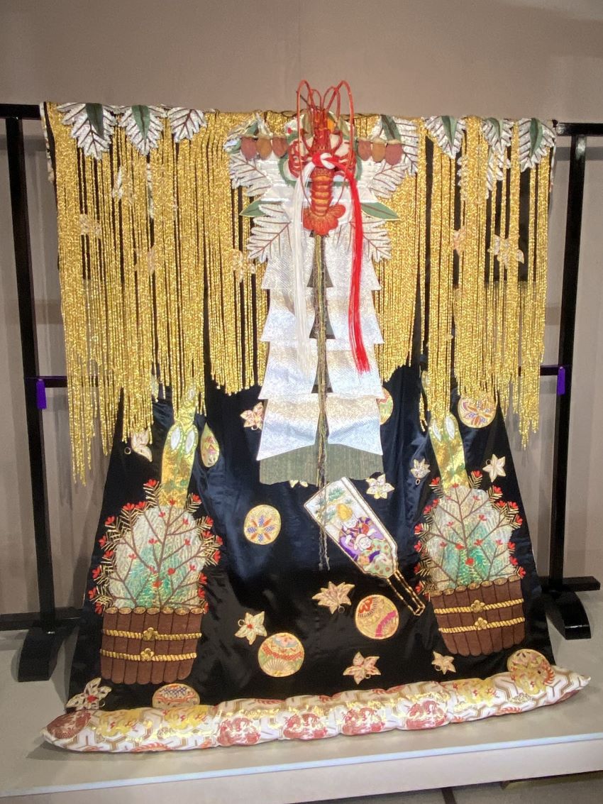 「助六由縁江戸桜」、通称「助六」と呼ばれる演目で玉三郎さんが演じたヒロイン・揚巻の衣裳。