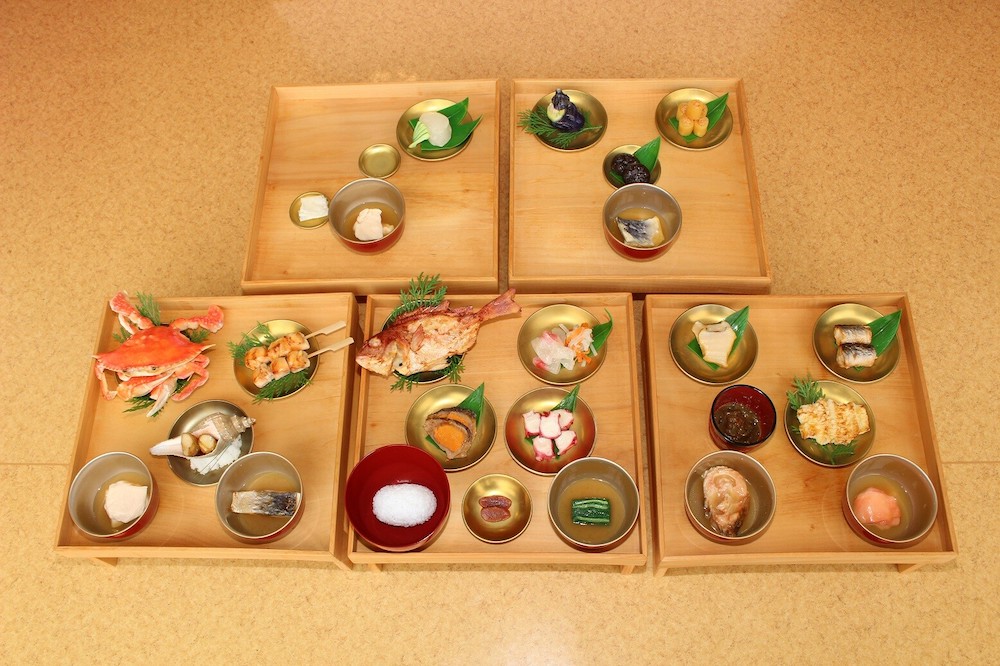 織田信長が徳川家康をもてなした本膳料理の再現模型