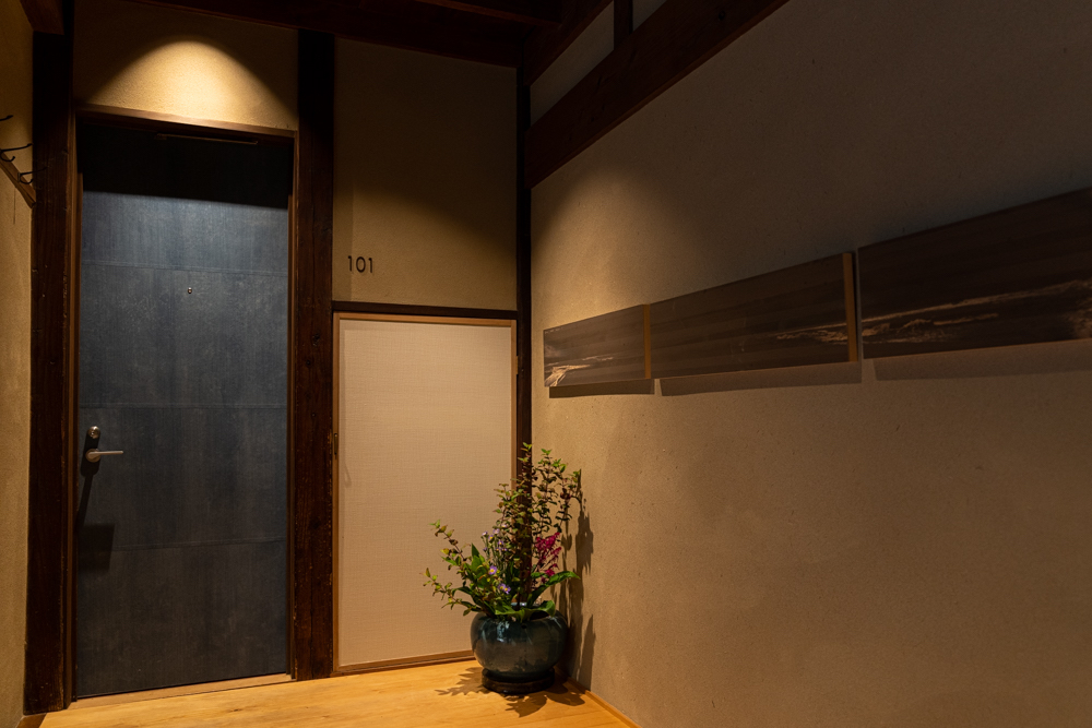 「鎌倉古今」の客室入り口。Photography by Natsuko Okada