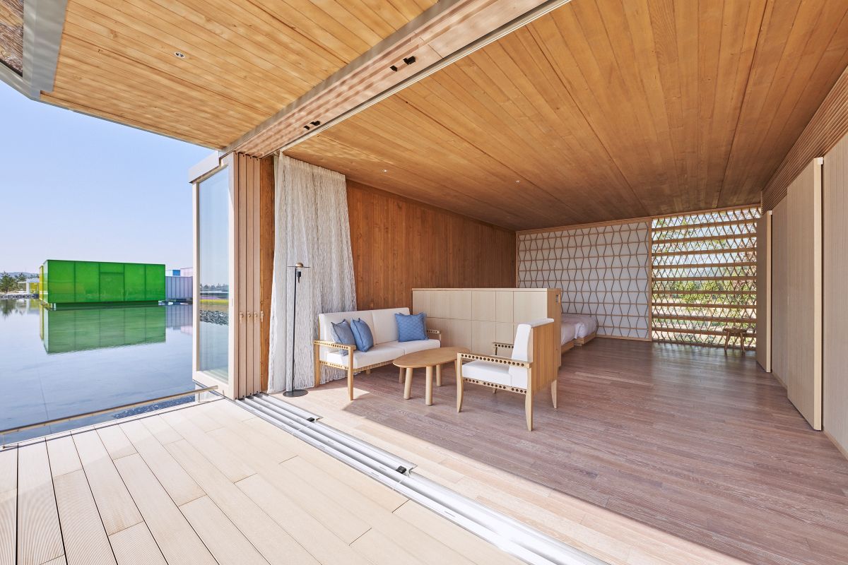 「水辺のヴィラ」は美術館の隣に位置する。