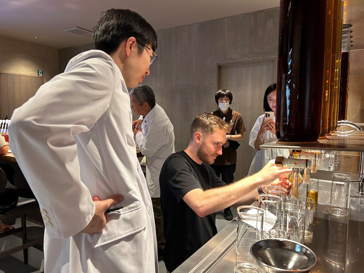 有名な三郎丸蒸留所でのブレンド体験。