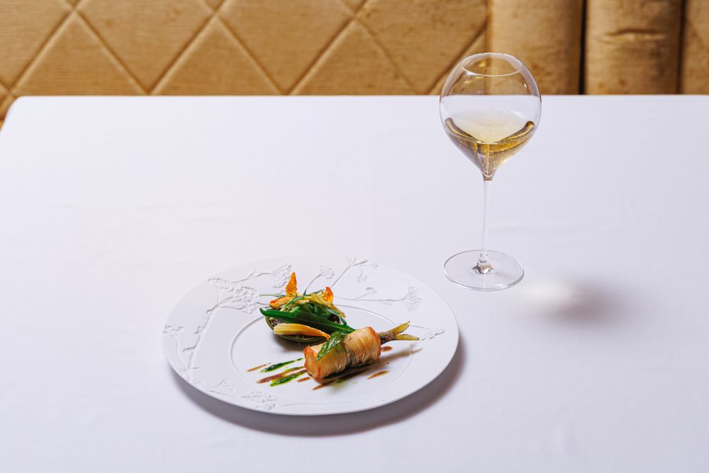 鮎　初夏野菜のタルトレット　オシェトラキャビアを添えて