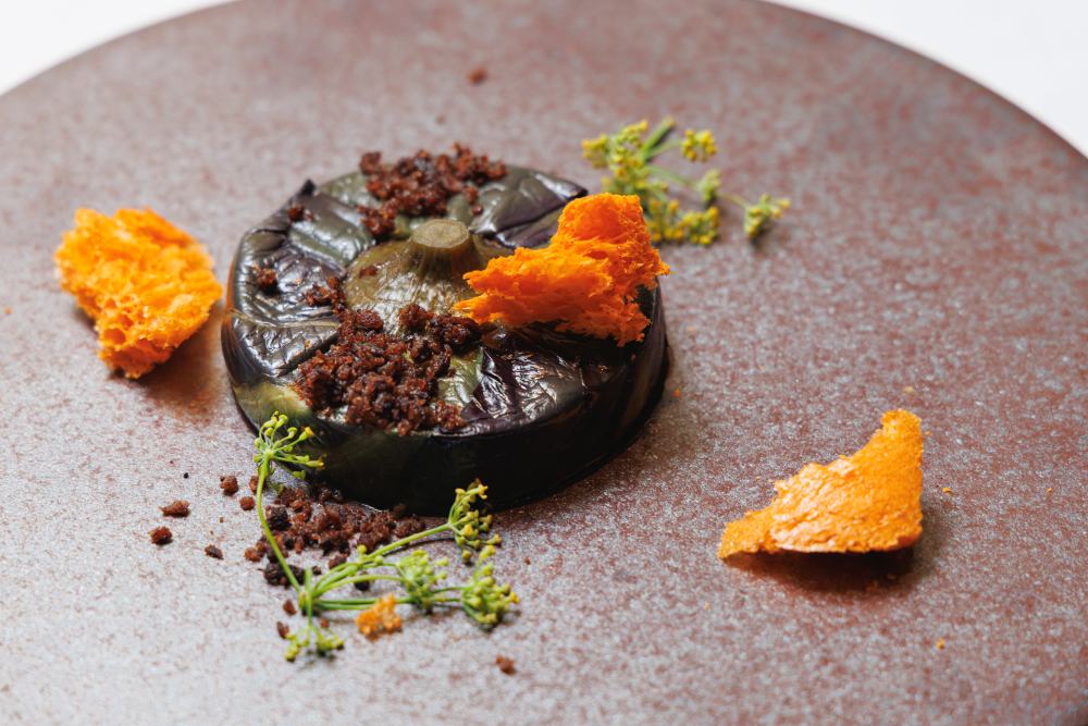 イチボ肉のミソナードと牛生ハム ヴィッテロ・トンナートソースで