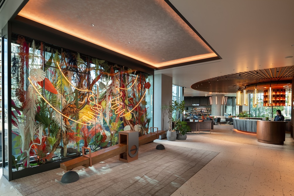 エレベーターホール　ウェルカムアート