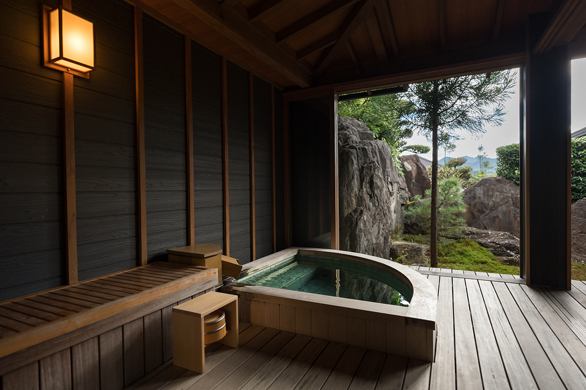 「露天風呂付洋室　和樂」の露天風呂