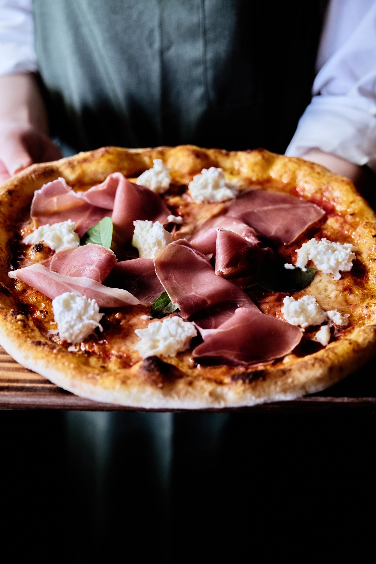 窯焼きの手作りピザ。