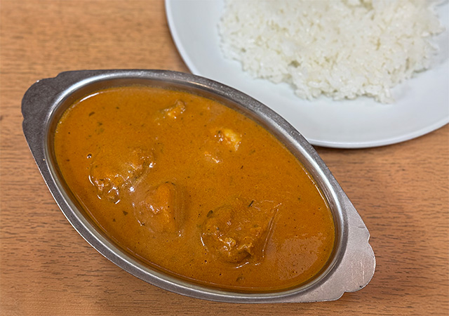 マイルドだが味わい深い「デリー」の”バターチキンカレー”