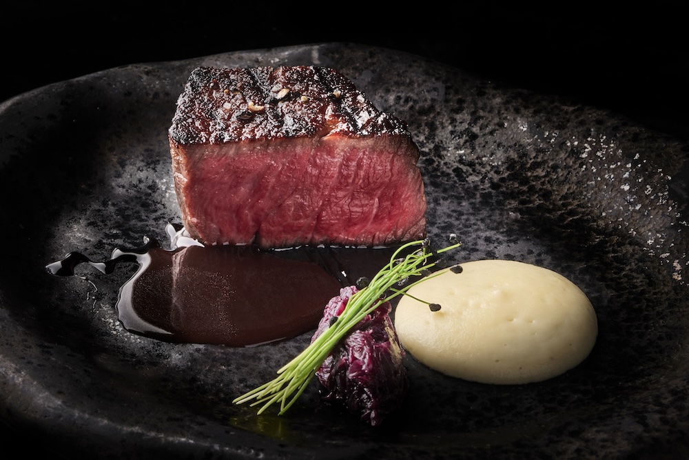 "100-day aged Kumamoto Prefecture Enju beef with sauce jeux de veau"