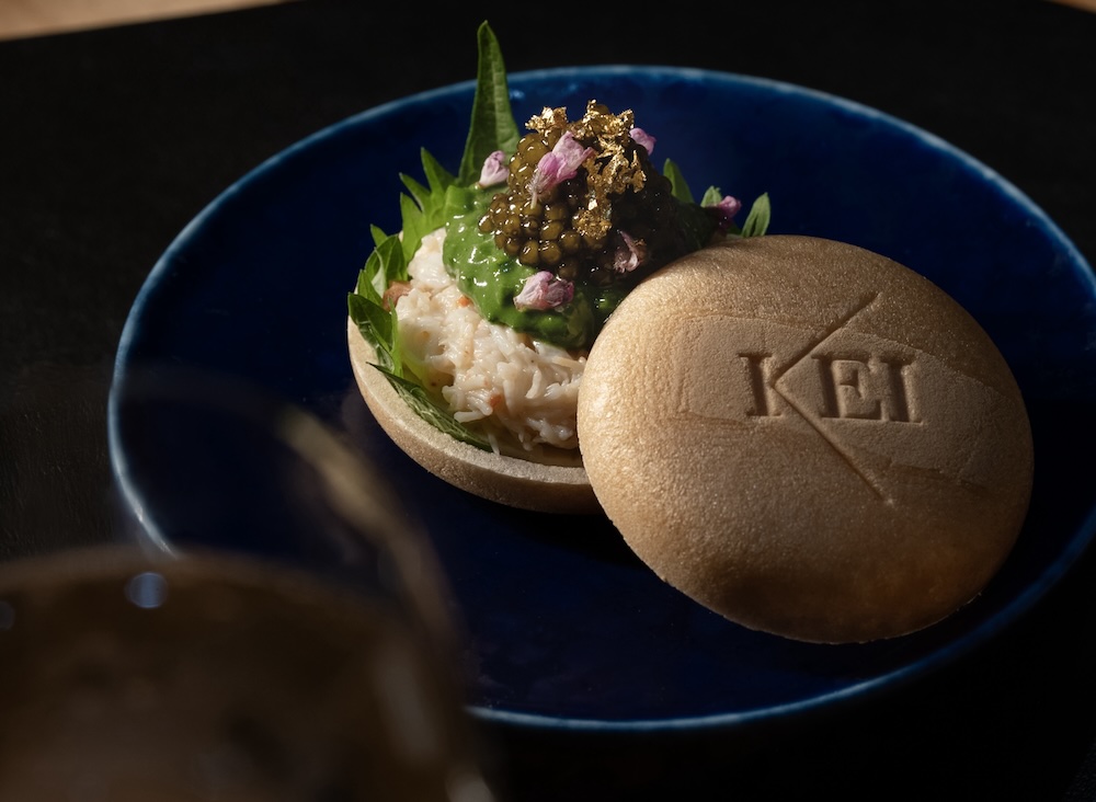 "Monaka with Kasumi crab caviar from Hyogo Prefecture"