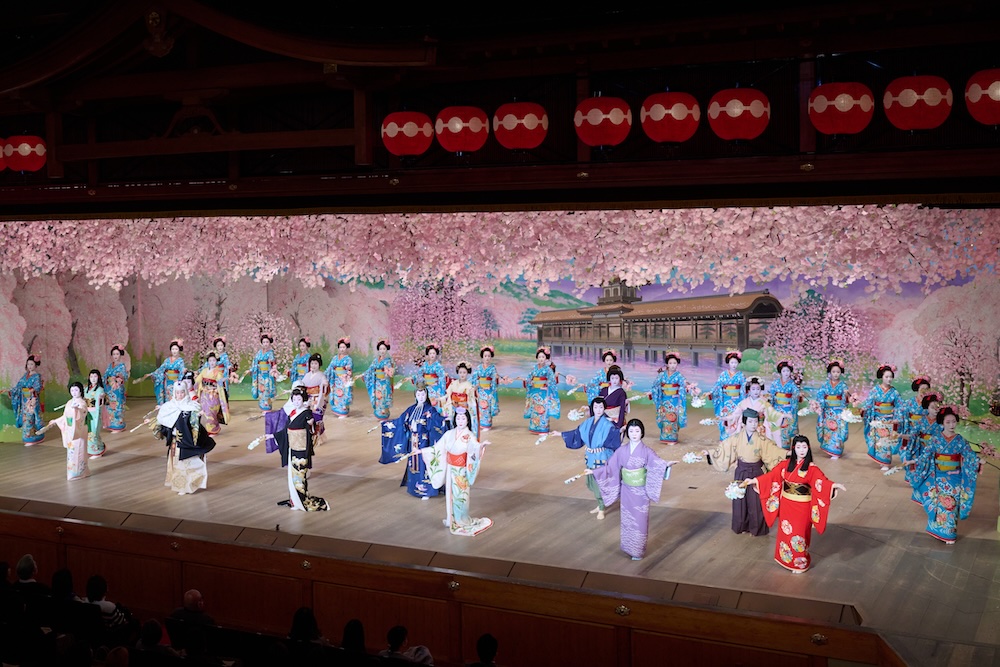 令和7年公演より（第8景 平安神宮桜雲）