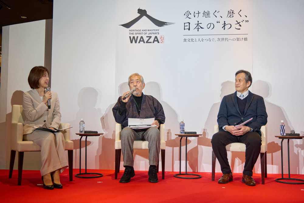 “生產者和茶藝大師談論日本茶的生產”