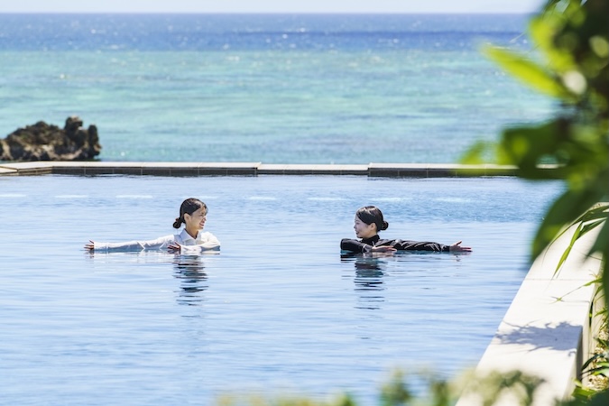 インフィニティプールで行うエクササイズ