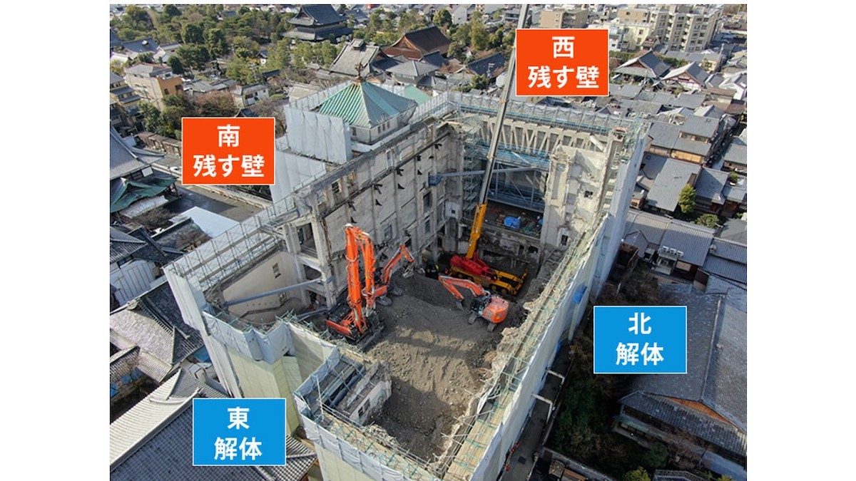 残すとなっている壁面が正面となる