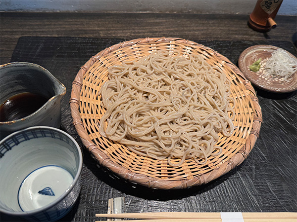 「手打ち蕎麦　成富」のせいろ