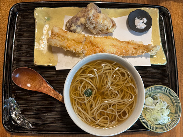 「江戸蕎麦　ほそ川」の ”穴子天つきそば 