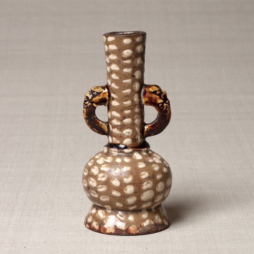 飴釉白打双耳仏花器 壺屋