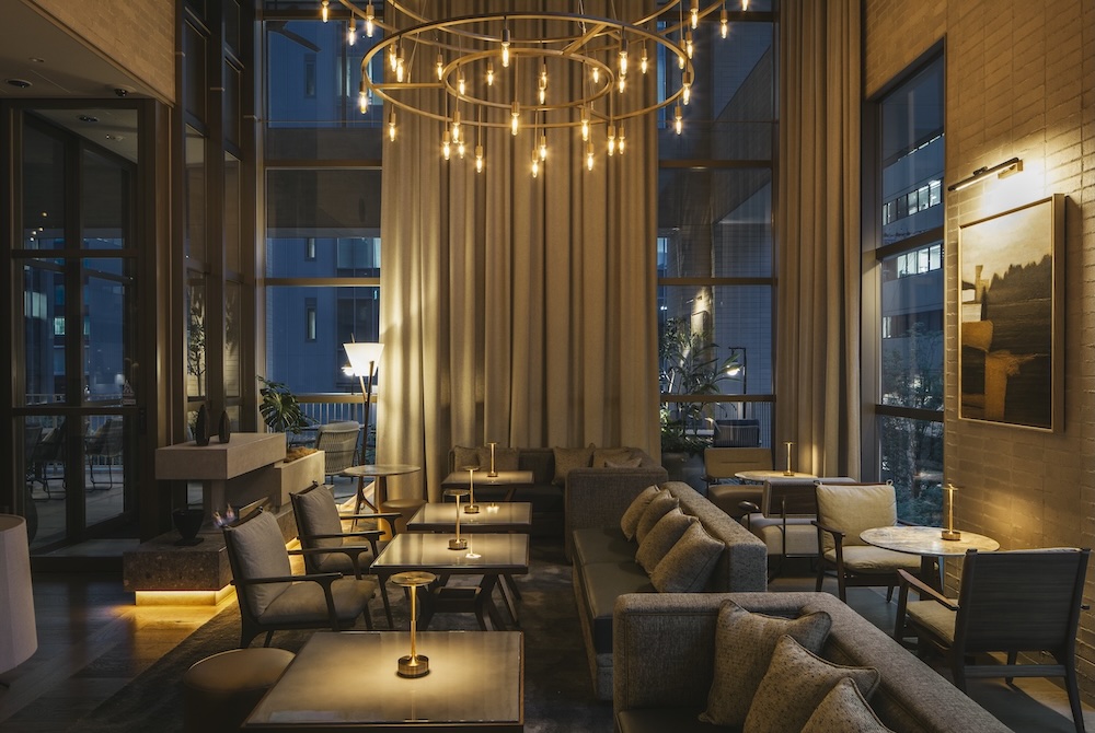 ゼンティス大阪 UPSTAIRZ Lounge, Bar, Restaurant
