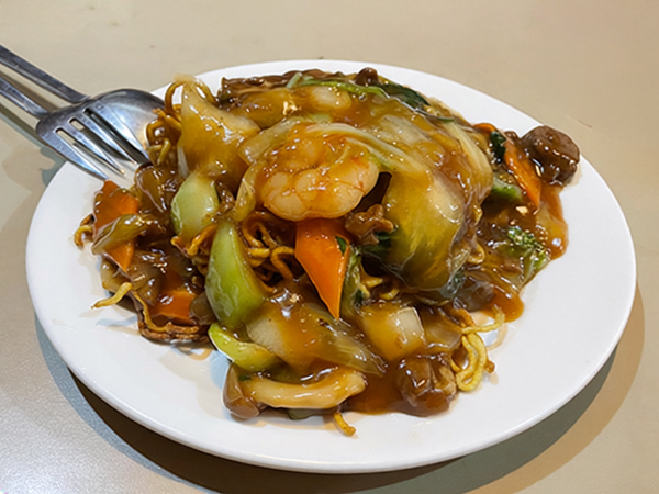 「好又香」の「五目（餡かけ）焼きそば」